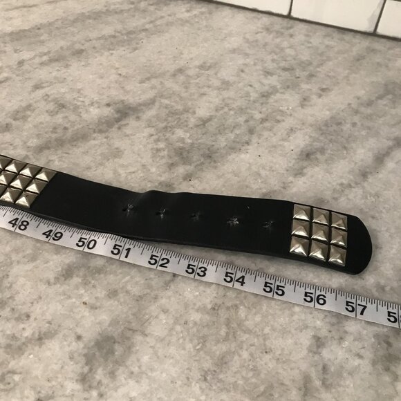 Hot Topic Belt 80s Pyramid Studded Mens XL Black Snap Buckle Punk Goth Emo - Picture 4 of 6
